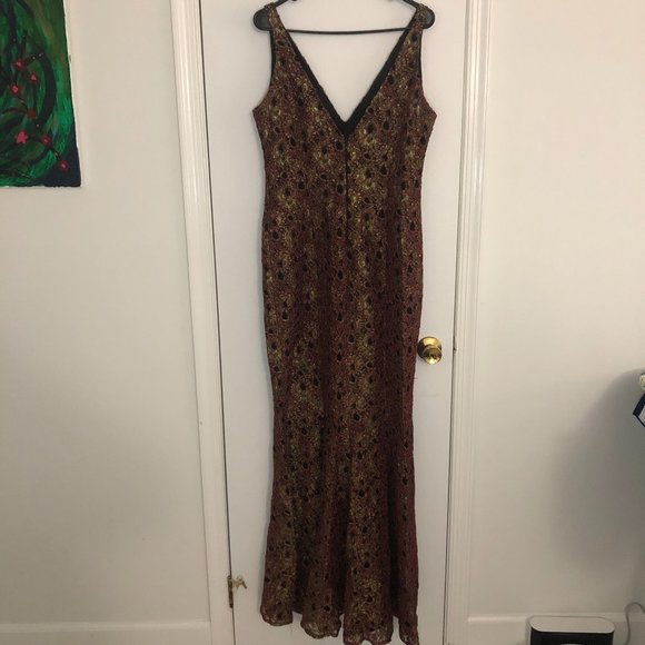 Carmen Marc Valvo Golden Leaf Gown w/Red Piping - Picture 2 of 9